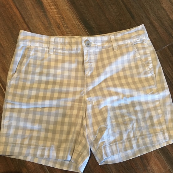 Bass checkered shorts. - Picture 2 of 7